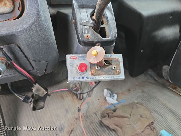 image for item EE7946 1995 Ford L8000 fertilizer delivery truck