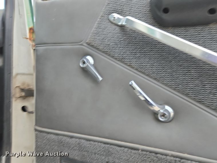 image for item EE7946 1995 Ford L8000 fertilizer delivery truck