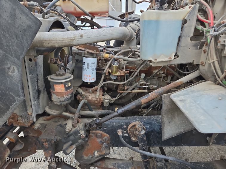 image for item EE7946 1995 Ford L8000 fertilizer delivery truck