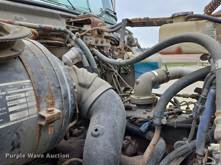 image for item EE7946 1995 Ford L8000 fertilizer delivery truck