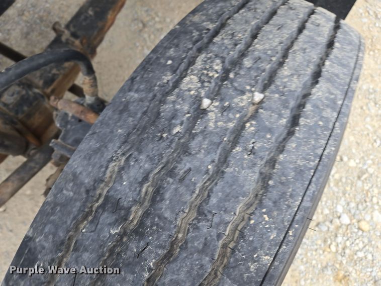 image for item EE7946 1995 Ford L8000 fertilizer delivery truck