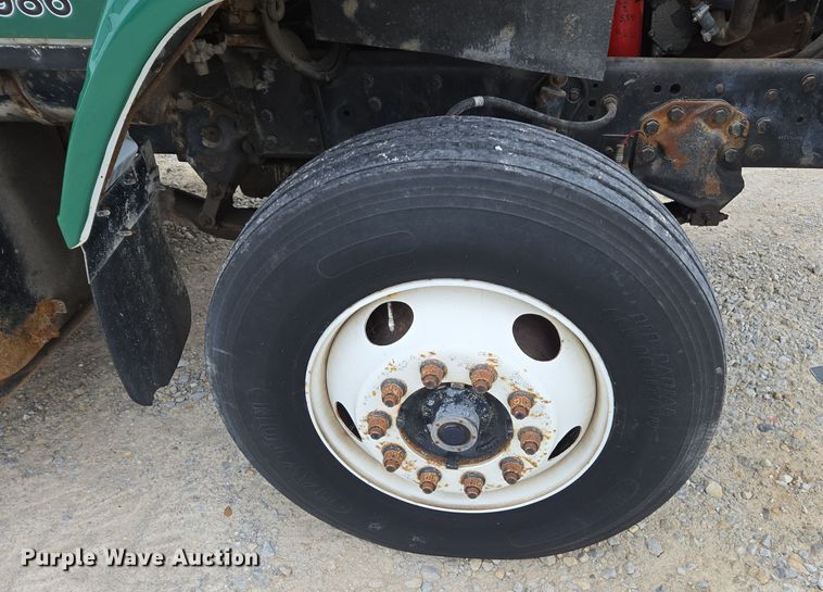 image for item EE7946 1995 Ford L8000 fertilizer delivery truck