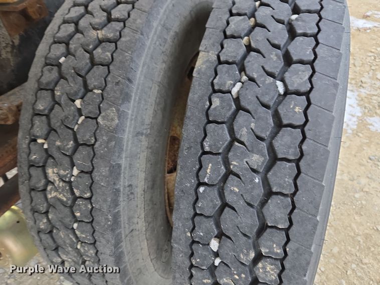 image for item EE7946 1995 Ford L8000 fertilizer delivery truck