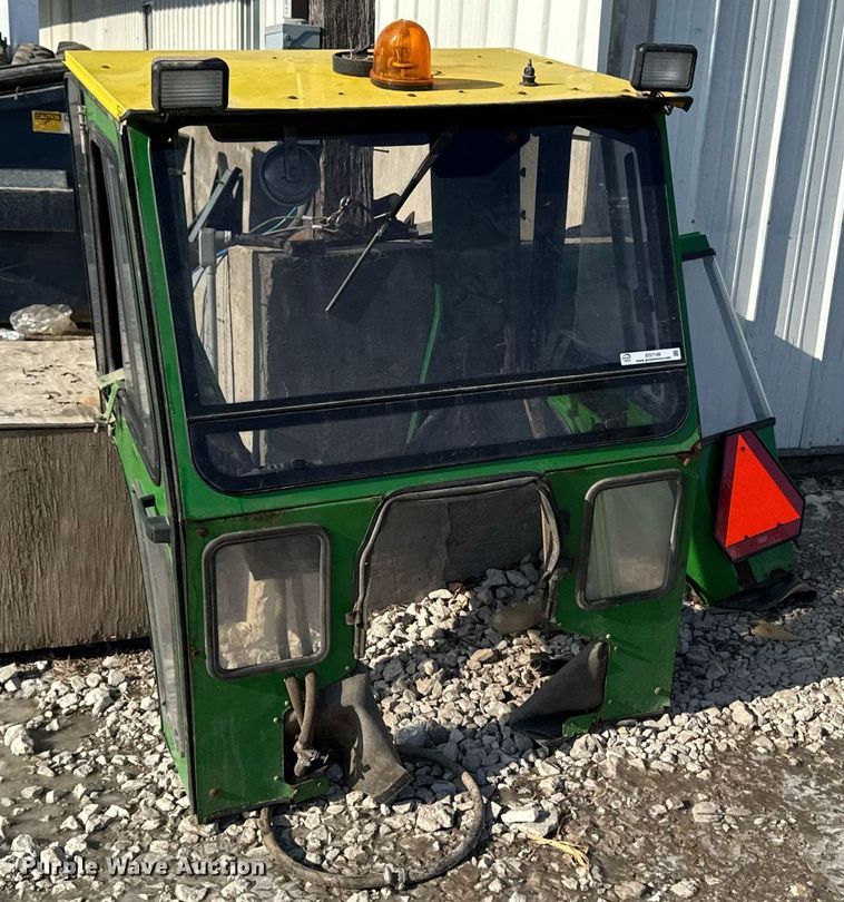 image for item EG7148 Curtis tractor cab