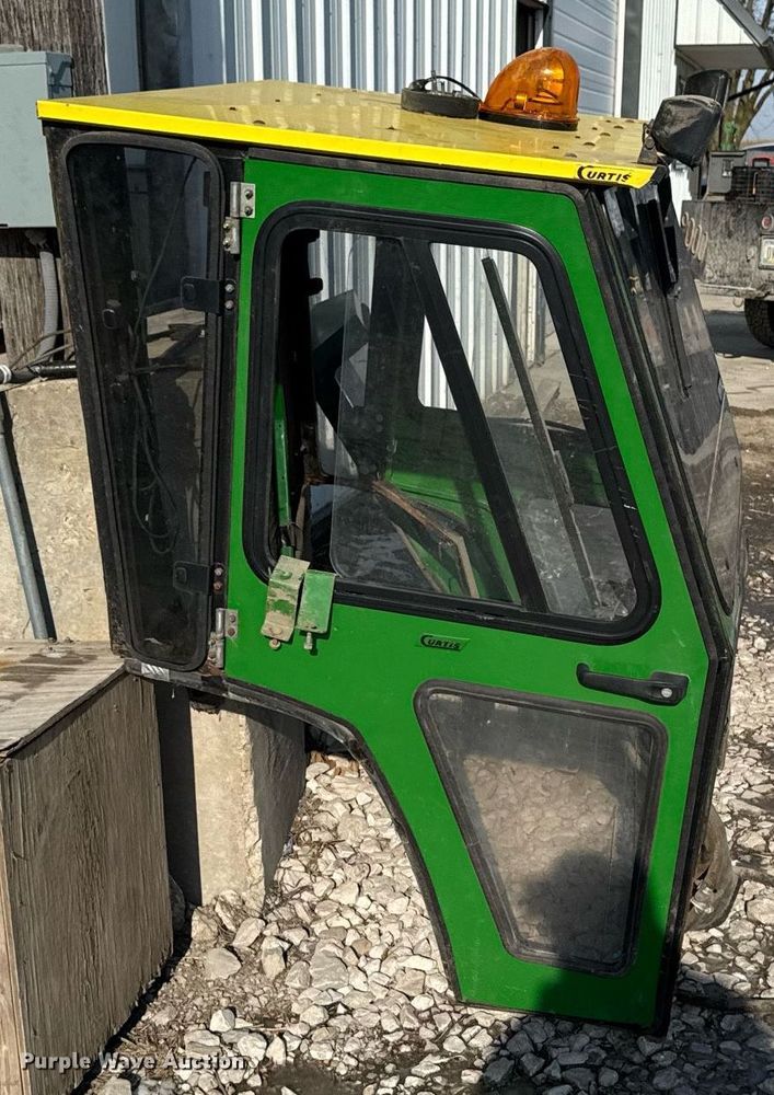 image for item EG7148 Curtis tractor cab