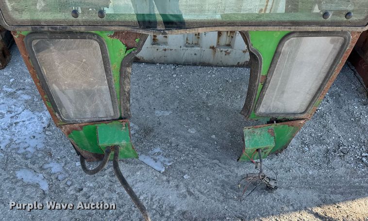 image for item EG7149 Curtis tractor cab