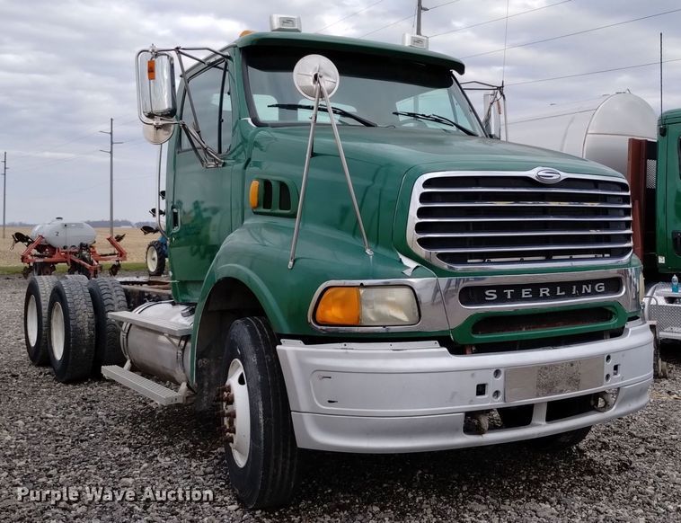 image for item EH0081 2006 Sterling  AT9500 truck cab and chassis