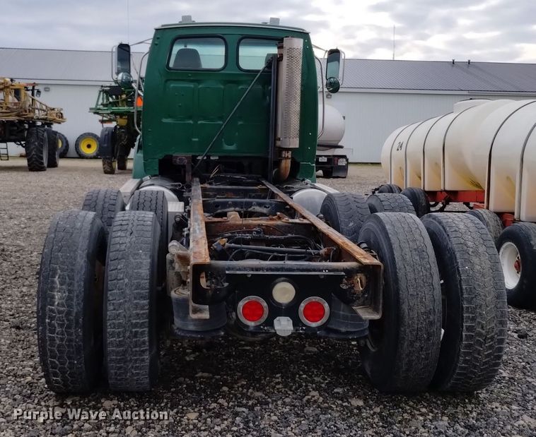 image for item EH0081 2006 Sterling  AT9500 truck cab and chassis