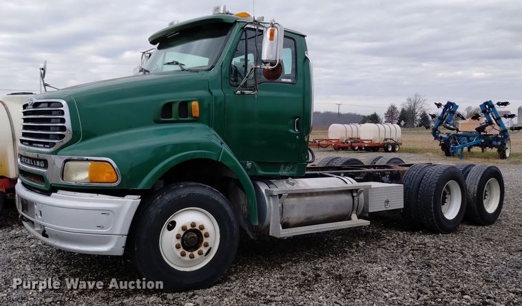 image for item EH0081 2006 Sterling  AT9500 truck cab and chassis