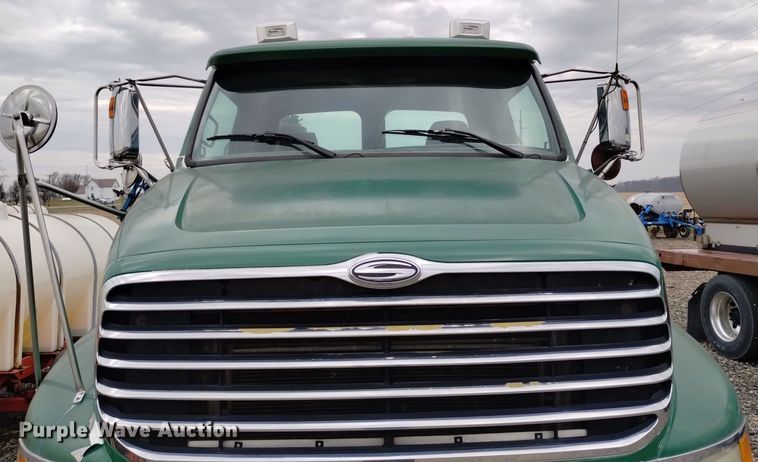 image for item EH0081 2006 Sterling  AT9500 truck cab and chassis