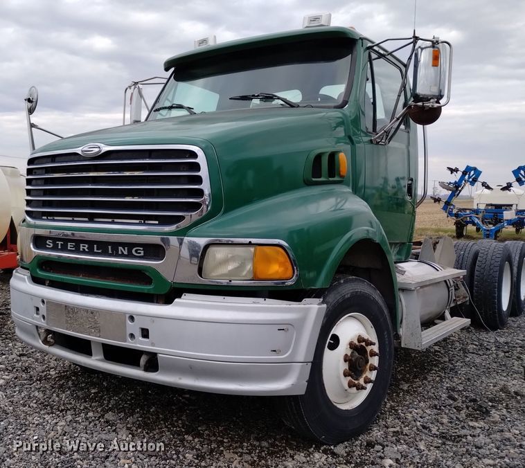 image for item EH0081 2006 Sterling  AT9500 truck cab and chassis