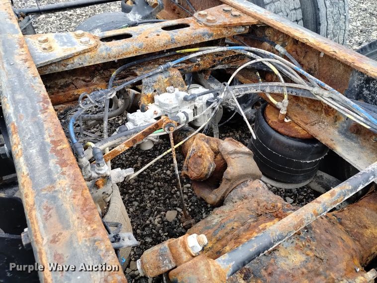 image for item EH0081 2006 Sterling  AT9500 truck cab and chassis