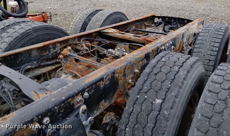 image for item EH0081 2006 Sterling  AT9500 truck cab and chassis