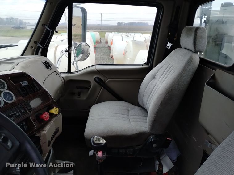 image for item EH0081 2006 Sterling  AT9500 truck cab and chassis