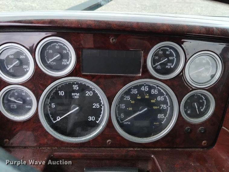 image for item EH0081 2006 Sterling  AT9500 truck cab and chassis