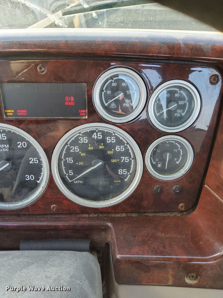 image for item EH0081 2006 Sterling  AT9500 truck cab and chassis