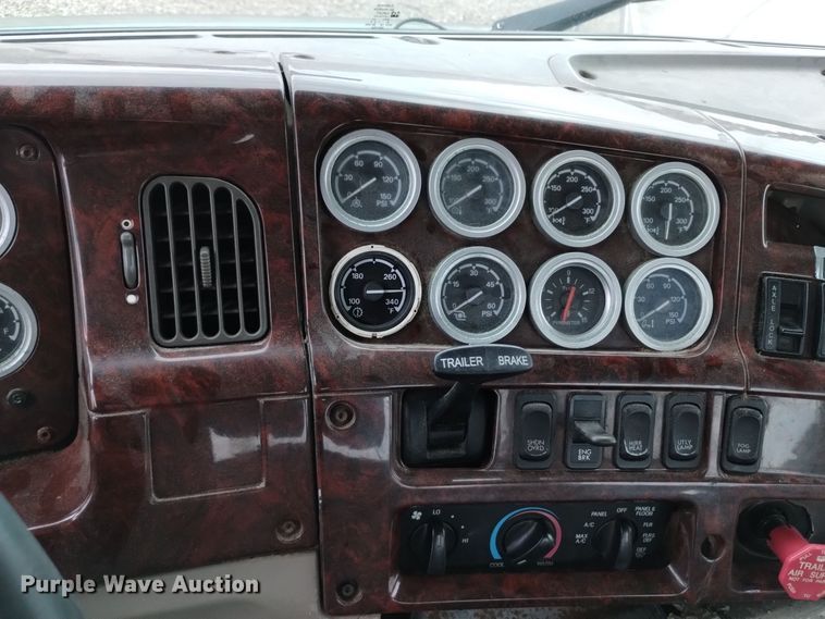 image for item EH0081 2006 Sterling  AT9500 truck cab and chassis