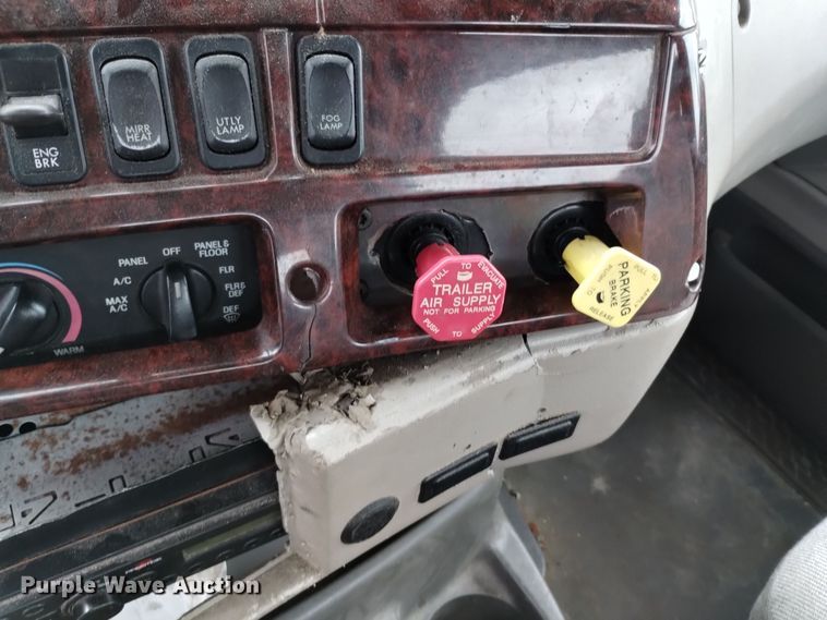 image for item EH0081 2006 Sterling  AT9500 truck cab and chassis