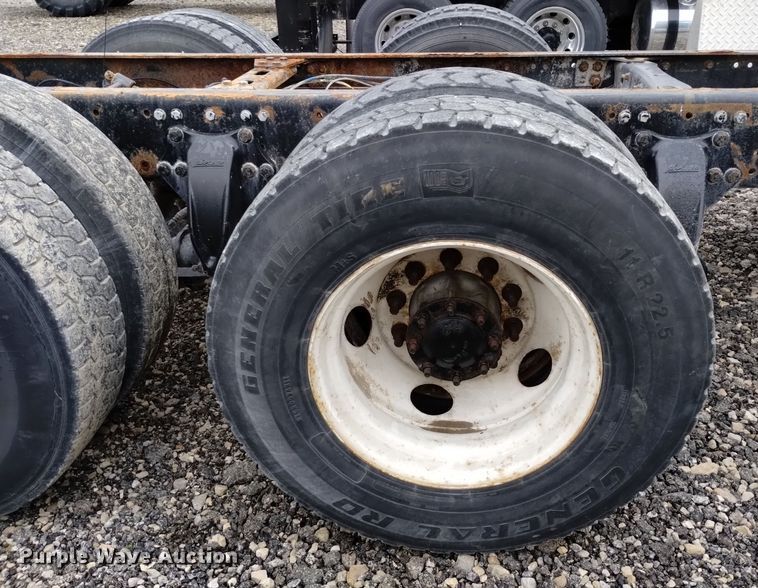 image for item EH0081 2006 Sterling  AT9500 truck cab and chassis