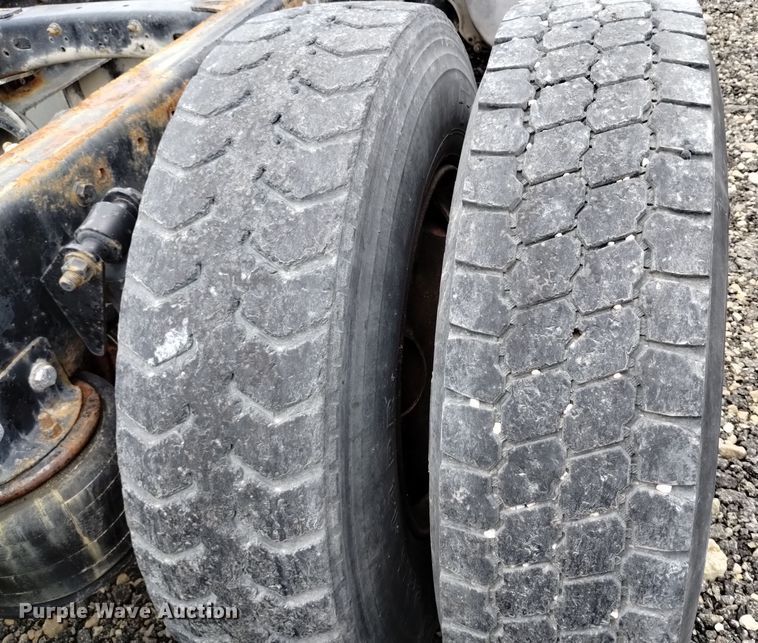 image for item EH0081 2006 Sterling  AT9500 truck cab and chassis