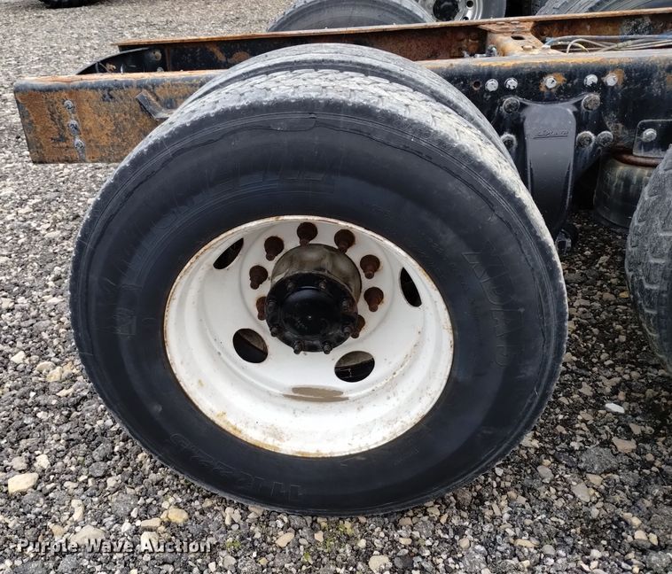 image for item EH0081 2006 Sterling  AT9500 truck cab and chassis