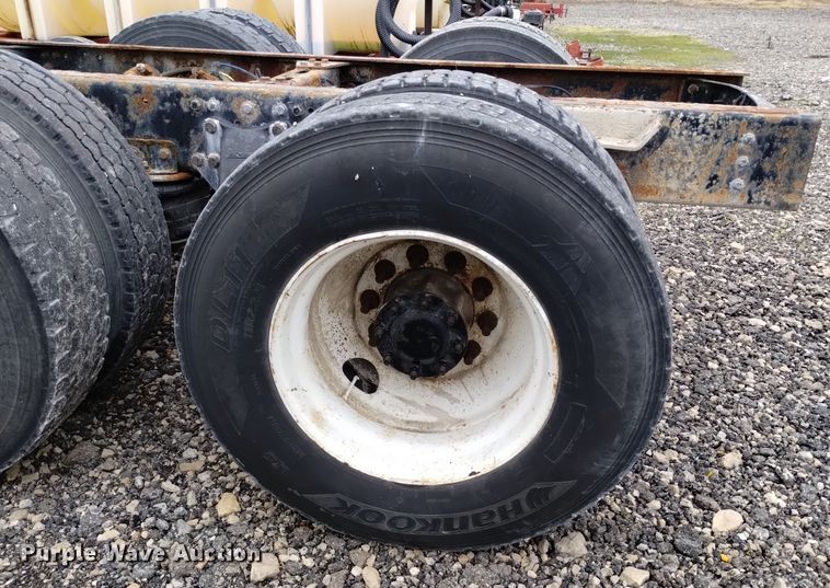 image for item EH0081 2006 Sterling  AT9500 truck cab and chassis