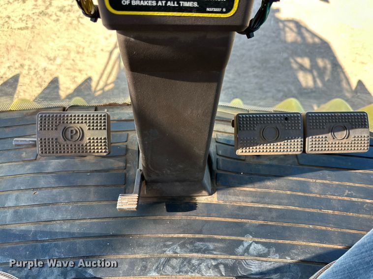 image for item EJ3438 2005 John Deere 7460 cotton stripper