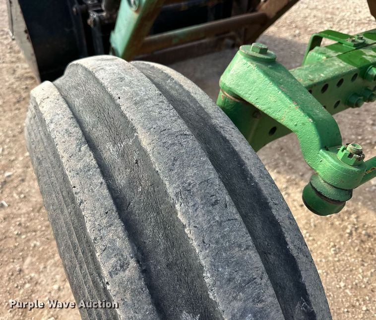 image for item EJ3443 1979 John Deere 4440 tractor