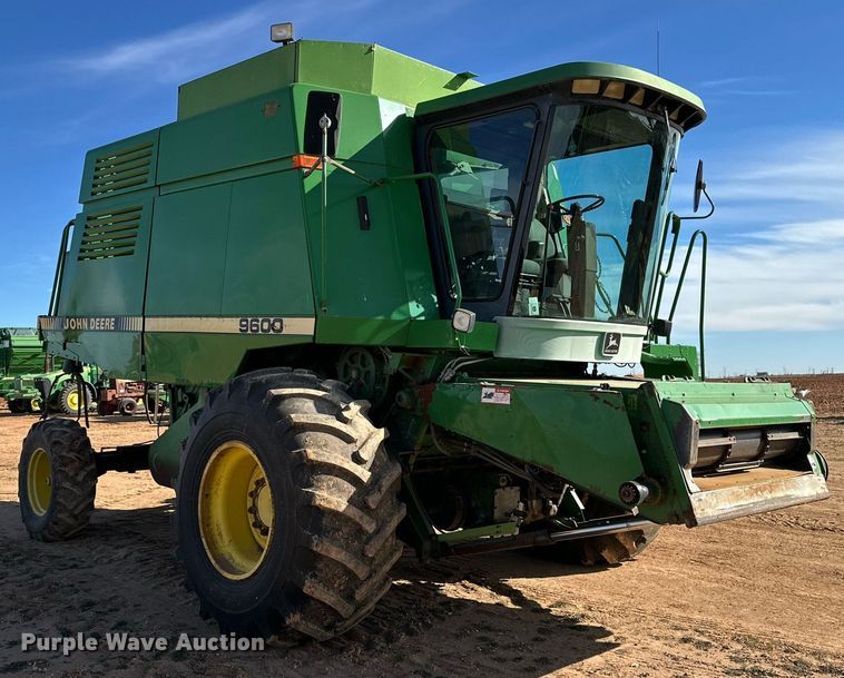 image for item EJ3451 1989 John Deere 9600 combine