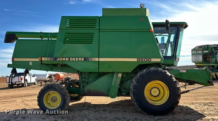 image for item EJ3451 1989 John Deere 9600 combine