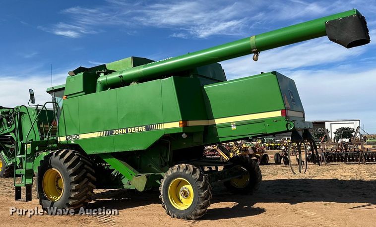 image for item EJ3451 1989 John Deere 9600 combine