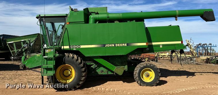 image for item EJ3451 1989 John Deere 9600 combine