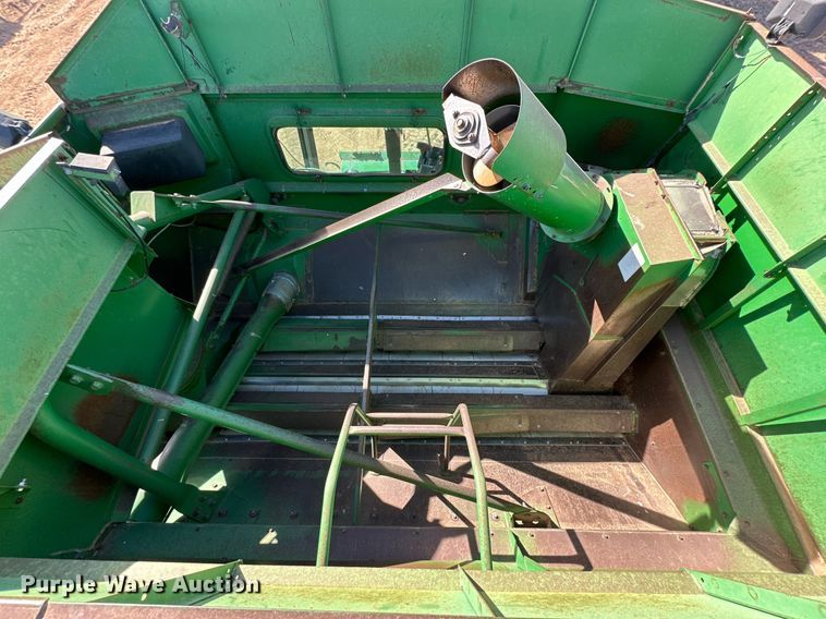 image for item EJ3451 1989 John Deere 9600 combine