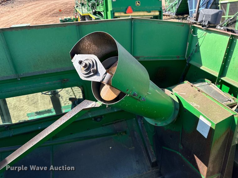 image for item EJ3451 1989 John Deere 9600 combine