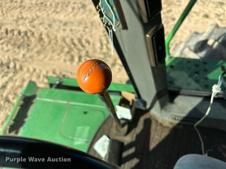 image for item EJ3451 1989 John Deere 9600 combine