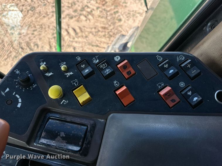 image for item EJ3451 1989 John Deere 9600 combine