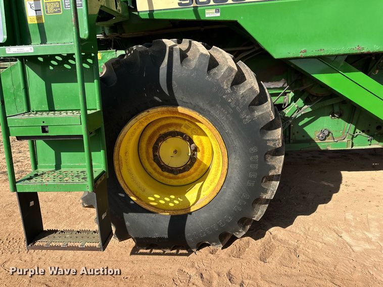 image for item EJ3451 1989 John Deere 9600 combine