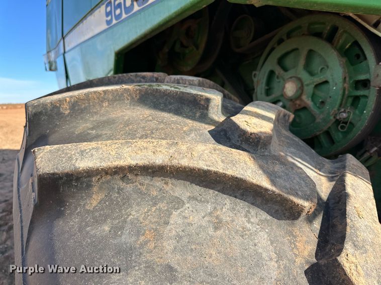 image for item EJ3451 1989 John Deere 9600 combine