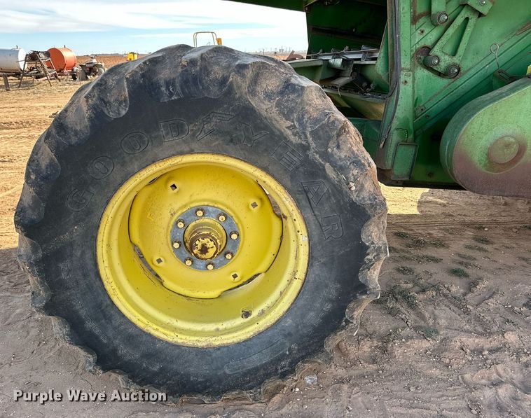 image for item EJ3451 1989 John Deere 9600 combine