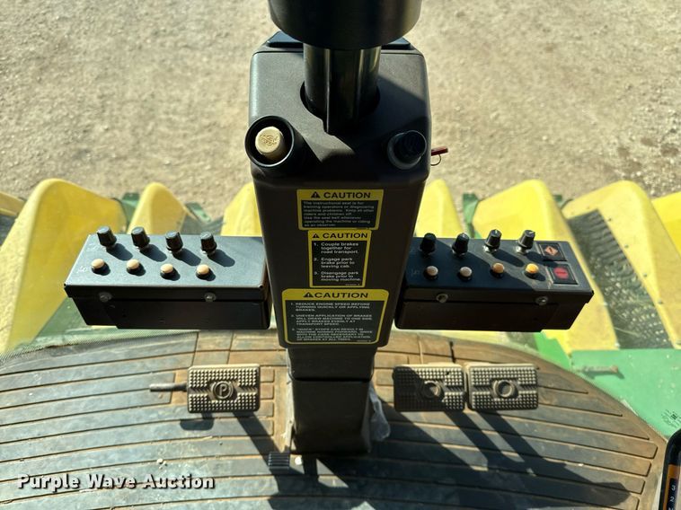 image for item EJ3452 2005 John Deere 7460 cotton stripper