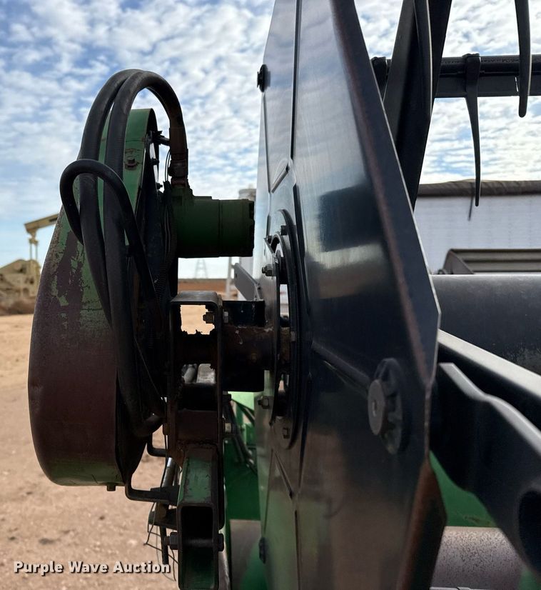 image for item EJ3455 1995 John Deere 930 rigid head