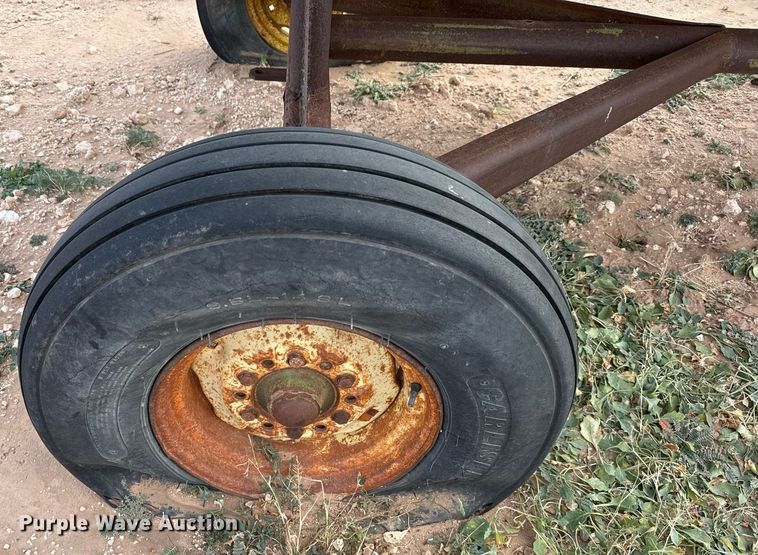 image for item EJ3455 1995 John Deere 930 rigid head