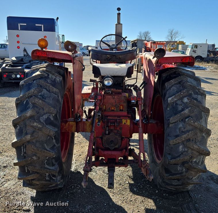 image for item EQ3912 1975 International Harvester Farmall 656 tractor