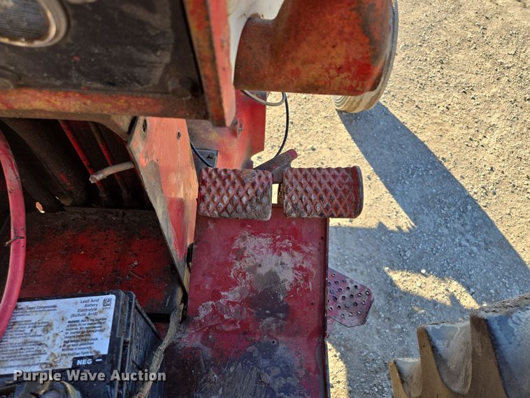 image for item EQ3912 1975 International Harvester Farmall 656 tractor