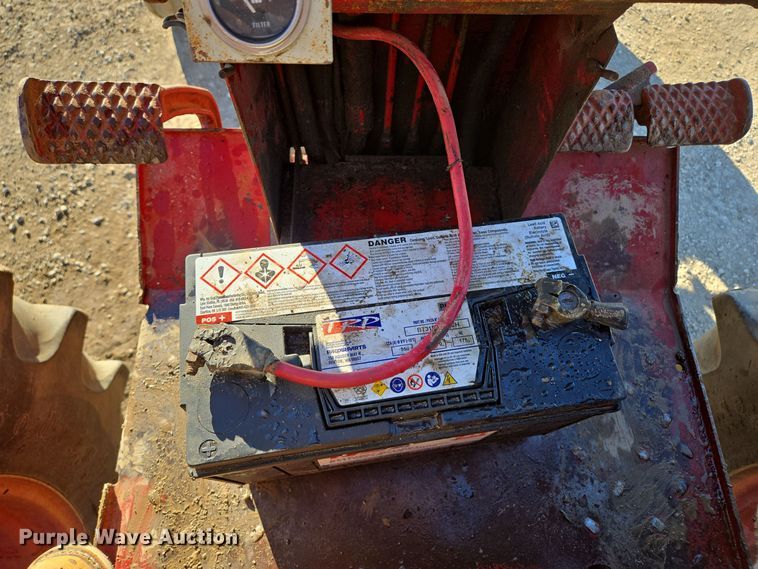 image for item EQ3912 1975 International Harvester Farmall 656 tractor