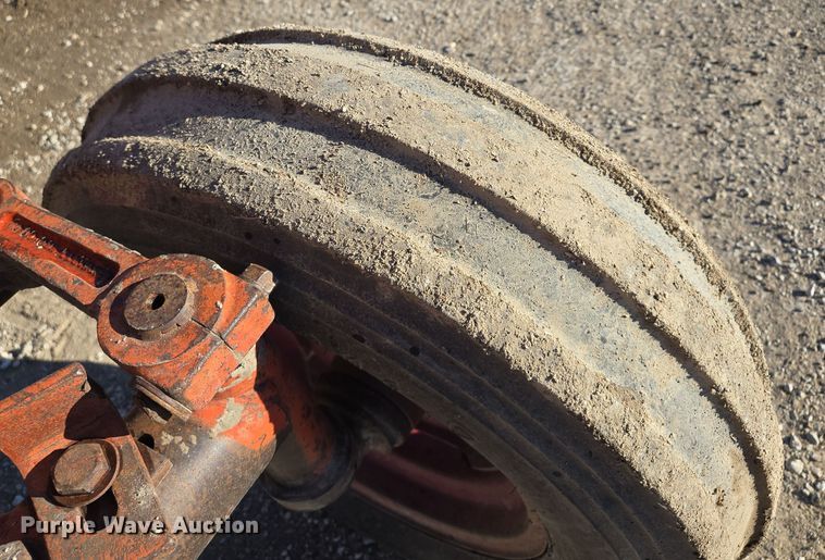 image for item EQ3912 1975 International Harvester Farmall 656 tractor