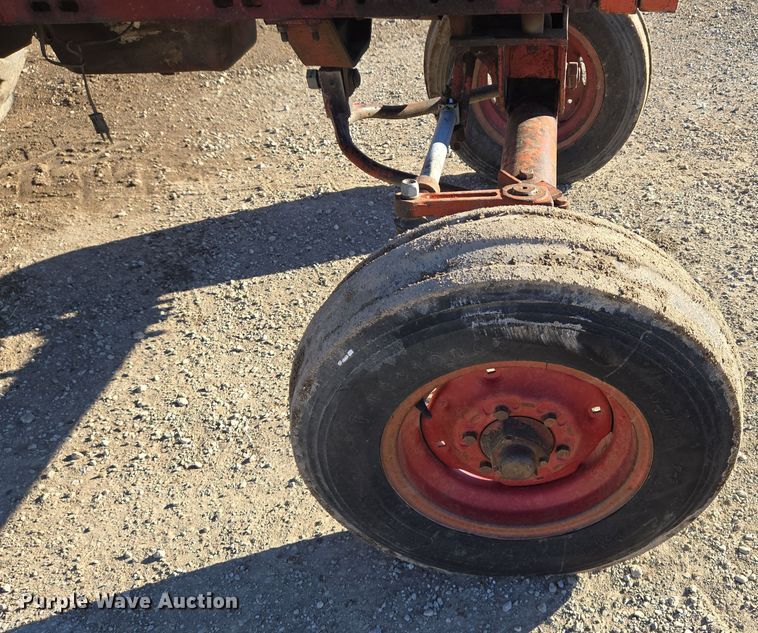 image for item EQ3912 1975 International Harvester Farmall 656 tractor