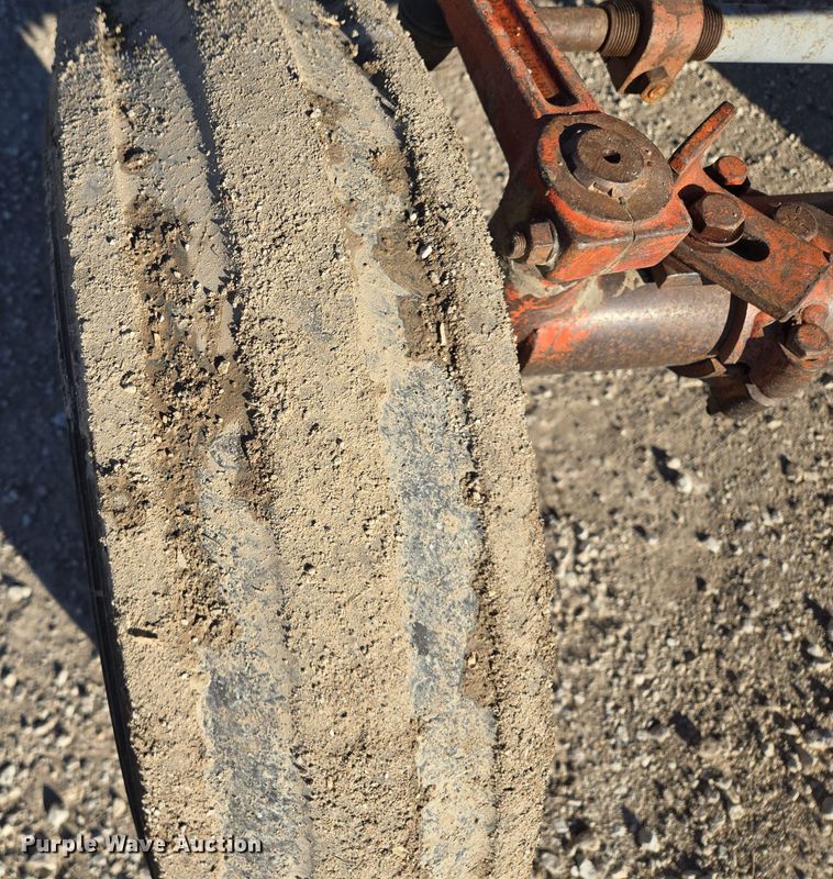 image for item EQ3912 1975 International Harvester Farmall 656 tractor