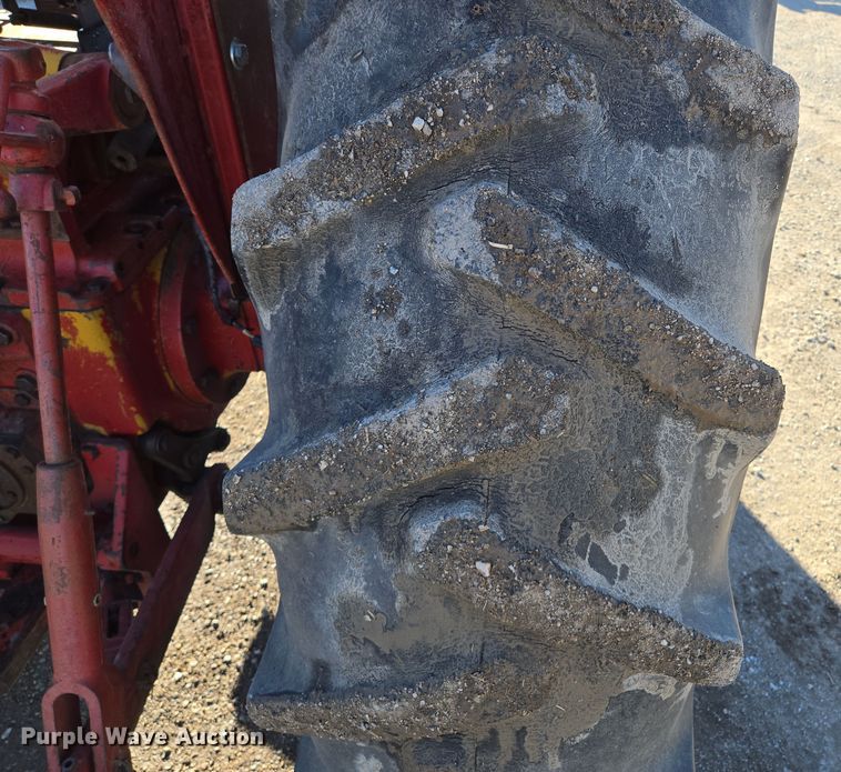 image for item EQ3912 1975 International Harvester Farmall 656 tractor