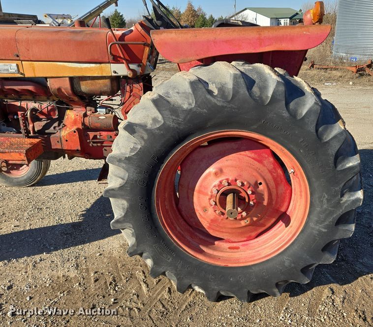 image for item EQ3912 1975 International Harvester Farmall 656 tractor